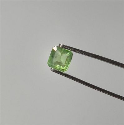 faceted-green-kyanite-n2716