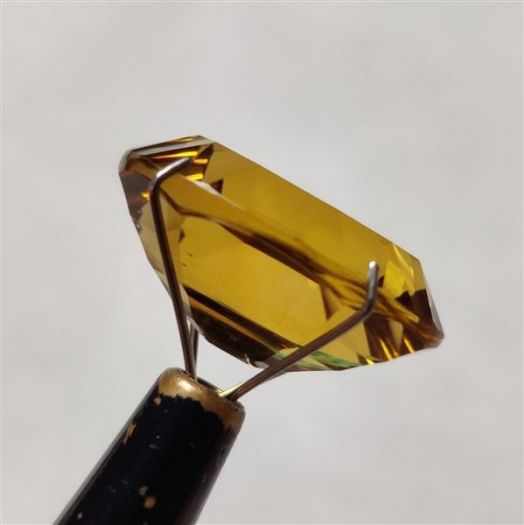 concave-cut-honey-quartz-9550